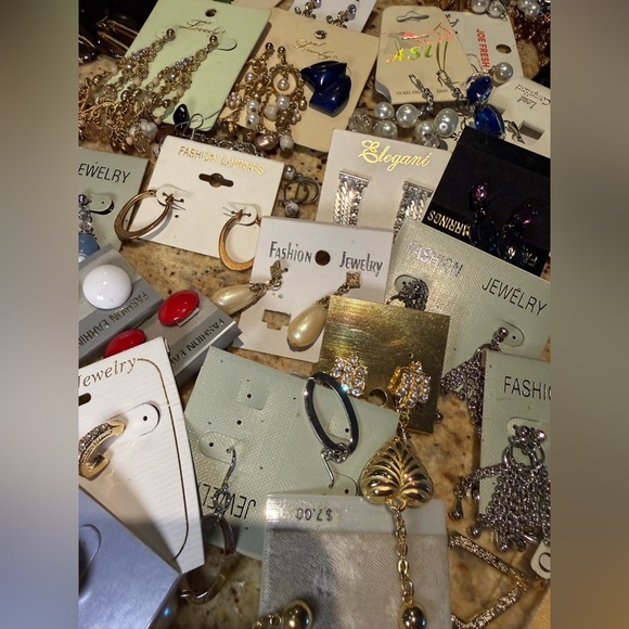 Variety of vintage costume jewelry - Earrings - Picture 13 of 16